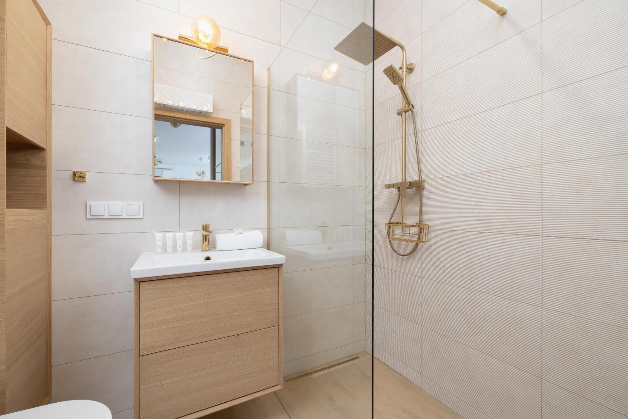 Luxury Two Bedroom Apartment With Terrace And Parking By Renters Prestige Katowice Ngoại thất bức ảnh